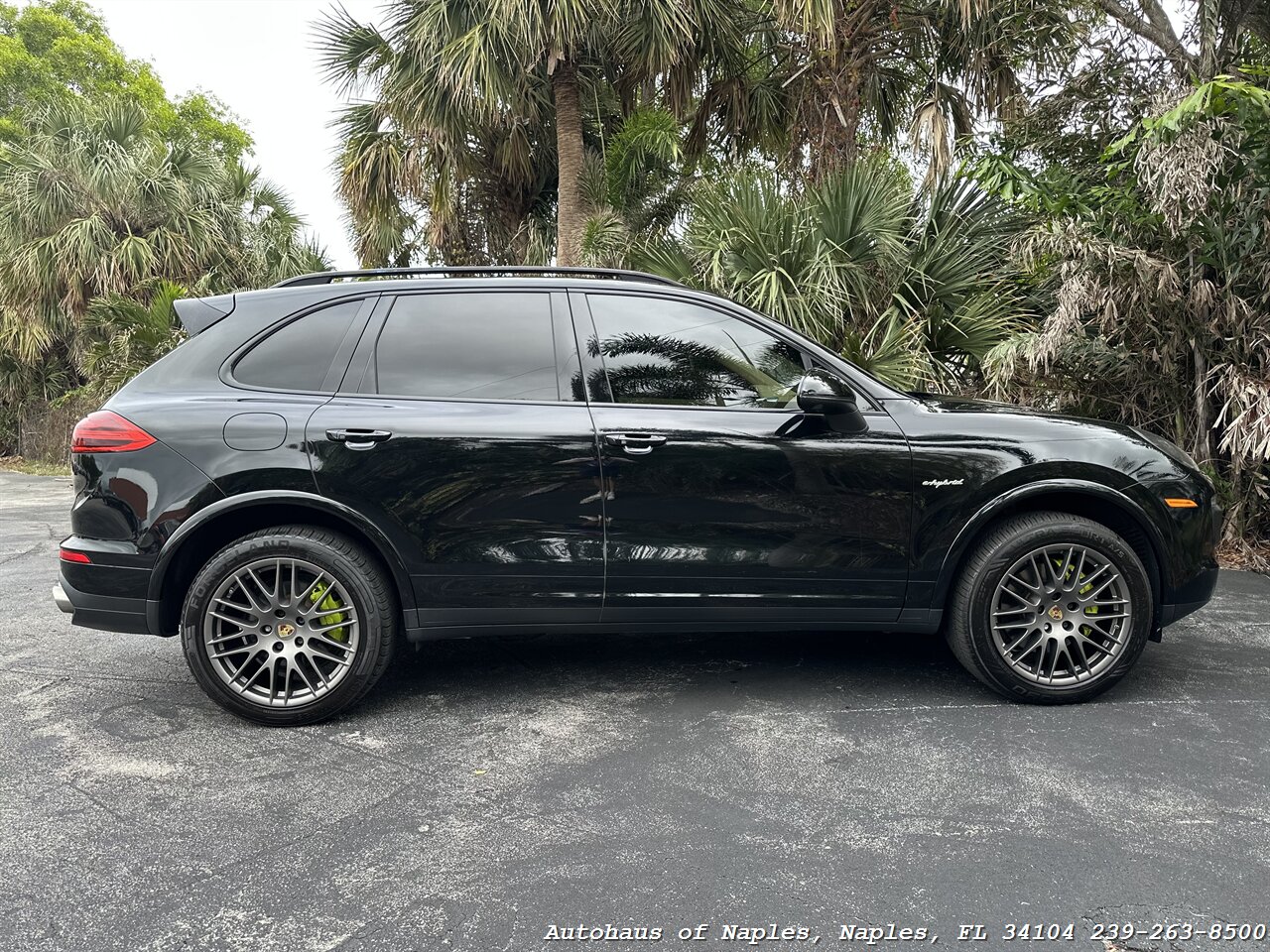 2017 Porsche Cayenne S E-Hybrid Platinum Edition   - Photo 11 - Naples, FL 34104