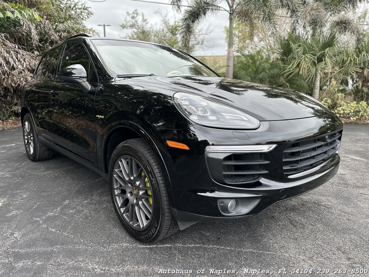 2017 Porsche Cayenne S E-Hybrid Platinum Edition   - Photo 1 - Naples, FL 34104