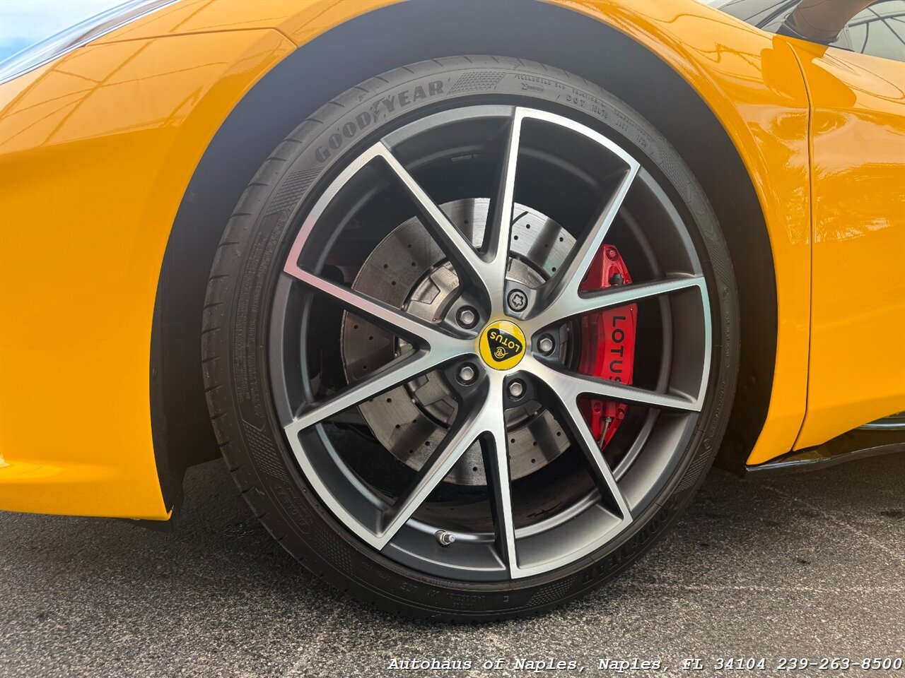 2024 Lotus Emira V6 First Edition - Photo 11 - Naples, FL 34104