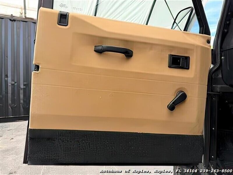 1997 Land Rover Defender 110   - Photo 37 - Naples, FL 34104