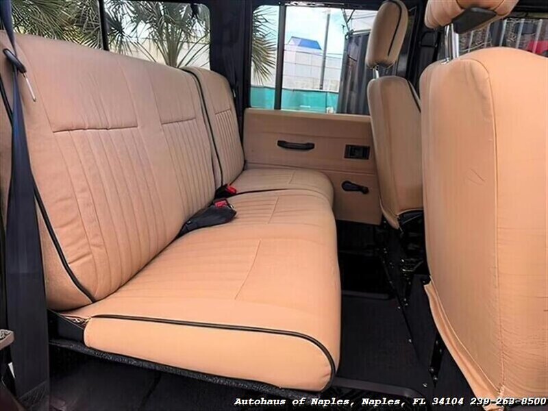 1997 Land Rover Defender 110   - Photo 47 - Naples, FL 34104