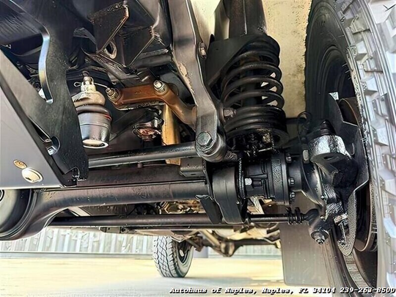 1997 Land Rover Defender 110   - Photo 28 - Naples, FL 34104