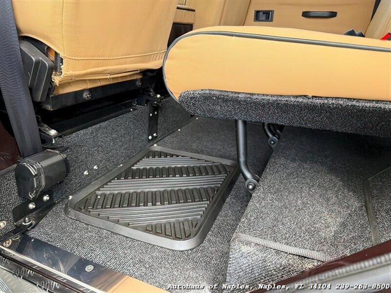 1997 Land Rover Defender 110 - Photo 31 - Naples, FL 34104