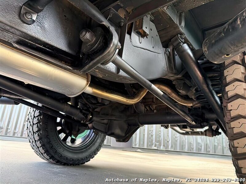 1997 Land Rover Defender 110 - Photo 18 - Naples, FL 34104