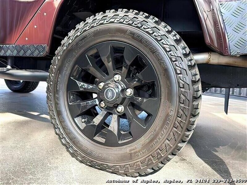 1997 Land Rover Defender 110   - Photo 24 - Naples, FL 34104