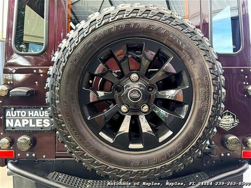 1997 Land Rover Defender 110   - Photo 22 - Naples, FL 34104