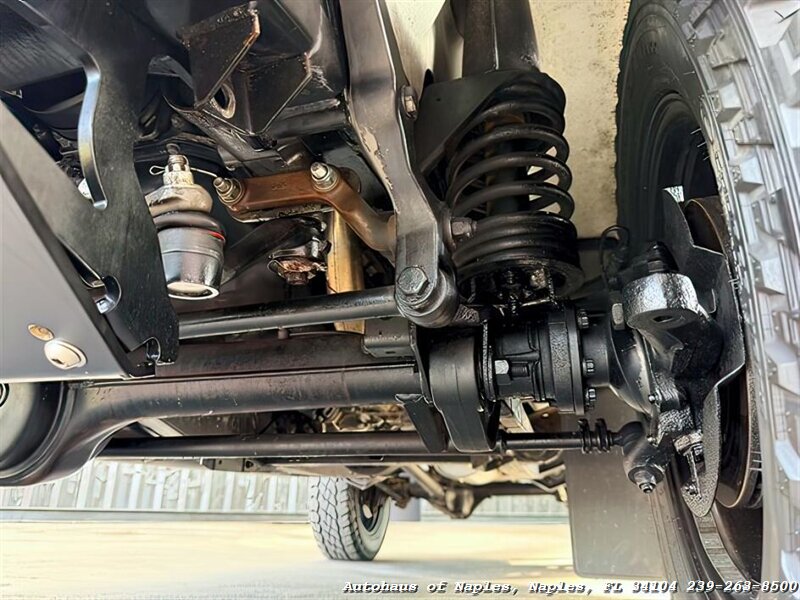 1997 Land Rover Defender 110 - Photo 20 - Naples, FL 34104