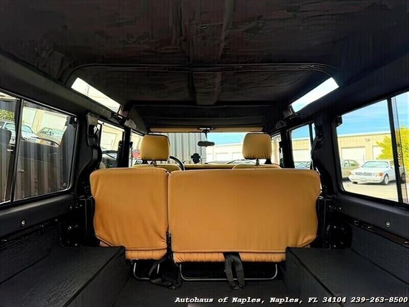 1997 Land Rover Defender 110   - Photo 39 - Naples, FL 34104
