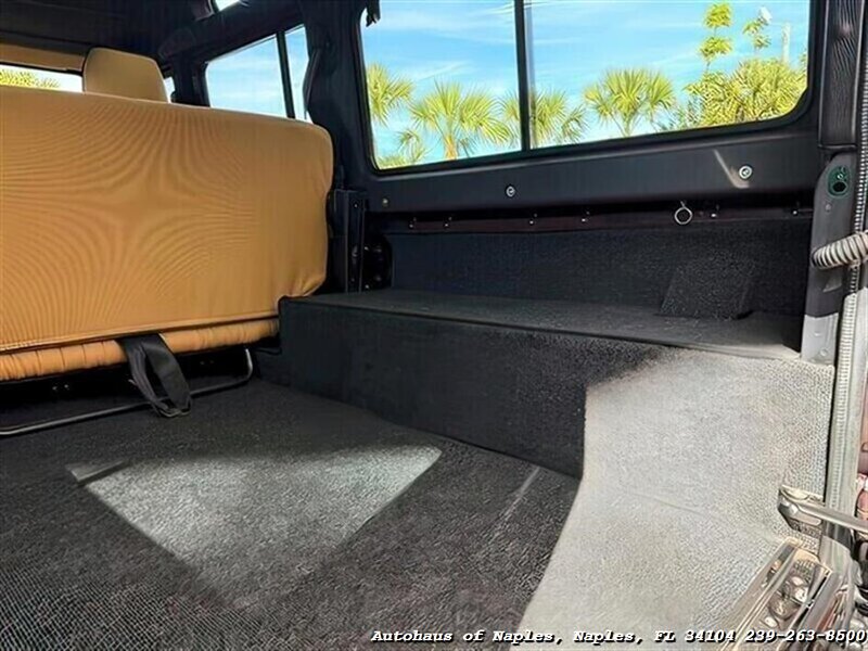 1997 Land Rover Defender 110   - Photo 40 - Naples, FL 34104