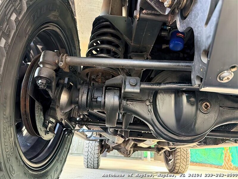 1997 Land Rover Defender 110 - Photo 21 - Naples, FL 34104