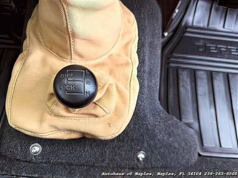 1997 Land Rover Defender 110   - Photo 53 - Naples, FL 34104