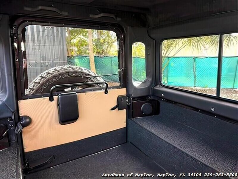 1997 Land Rover Defender 110   - Photo 44 - Naples, FL 34104