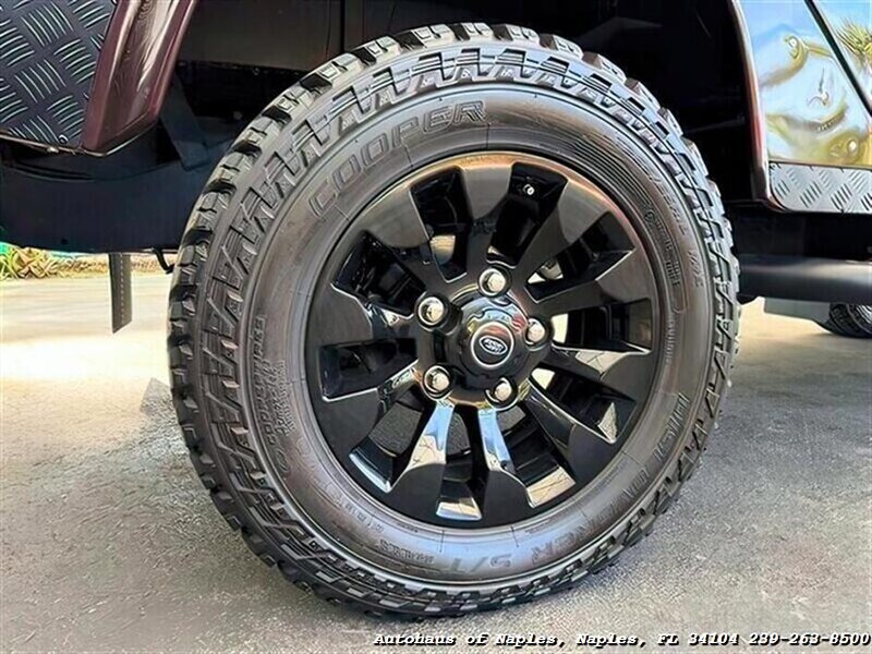 1997 Land Rover Defender 110   - Photo 23 - Naples, FL 34104