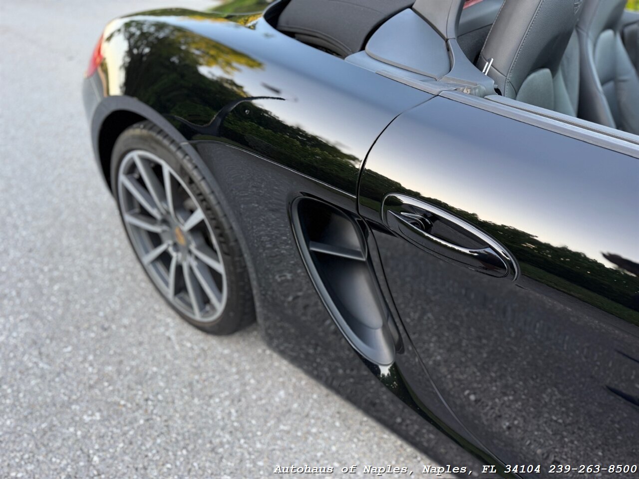 2015 Porsche Boxster   - Photo 21 - Naples, FL 34104