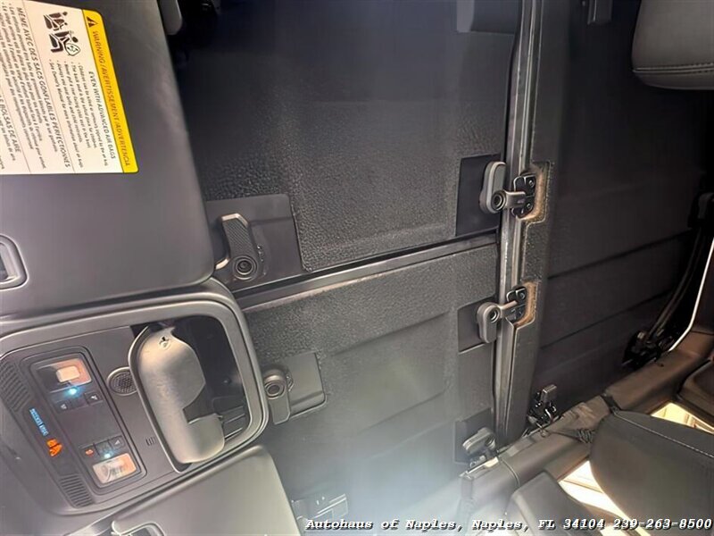 2021 Ford Bronco   - Photo 14 - Naples, FL 34104