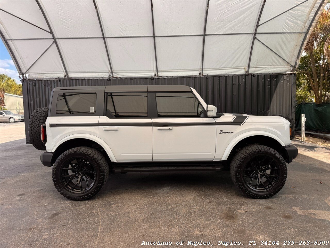 2021 Ford Bronco - Photo 5 - Naples, FL 34104