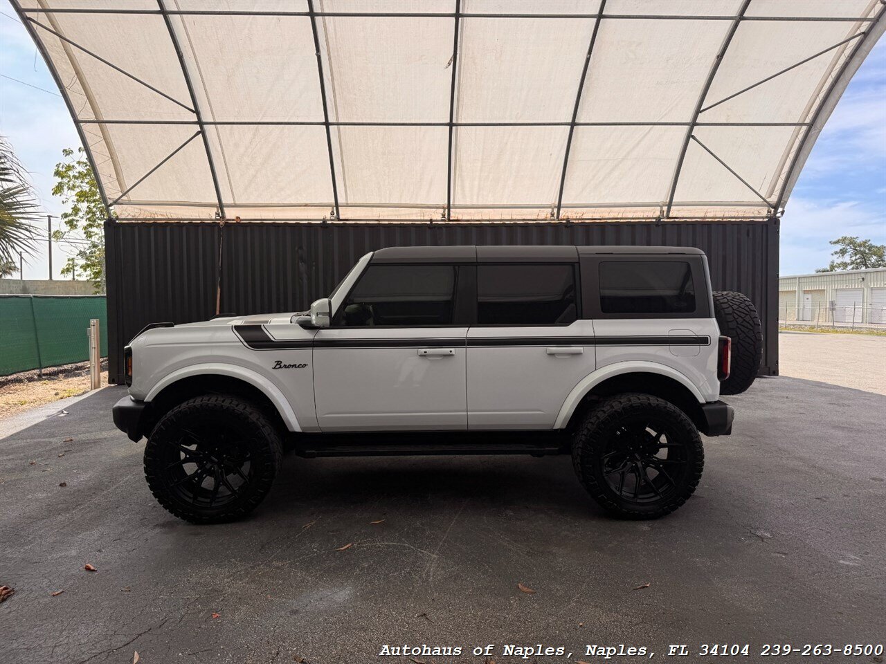 2021 Ford Bronco - Photo 4 - Naples, FL 34104