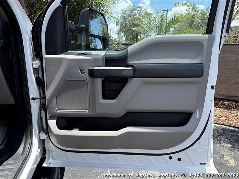 2019 Ford F-350 Super Duty XL   - Photo 26 - Naples, FL 34104