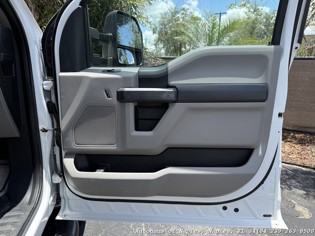 2019 Ford F-350 Super Duty XL - Photo 26 - Naples, FL 34104