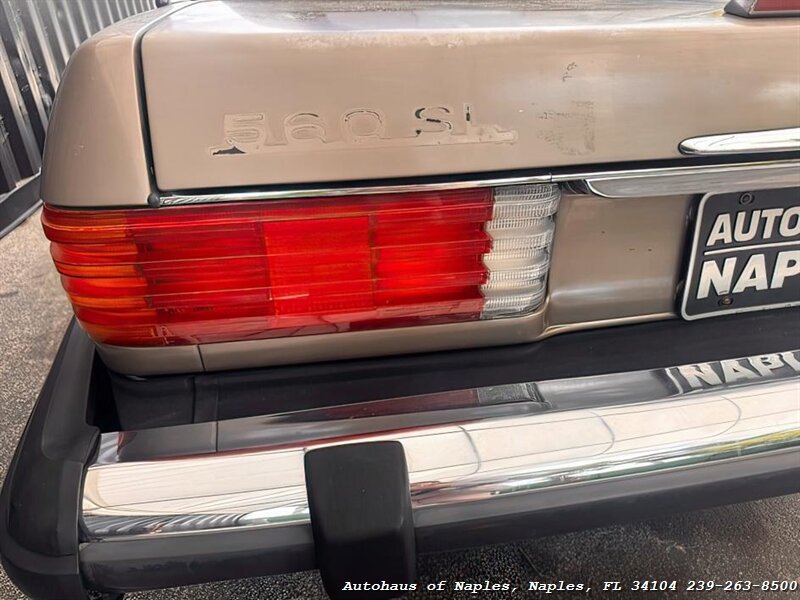 1986 Mercedes-Benz 560-Class 560 SL   - Photo 11 - Naples, FL 34104