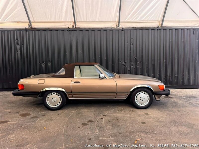 1986 Mercedes-Benz 560-Class 560 SL   - Photo 5 - Naples, FL 34104