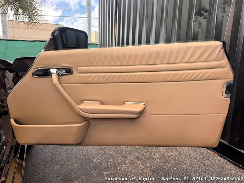 1986 Mercedes-Benz 560-Class 560 SL   - Photo 22 - Naples, FL 34104