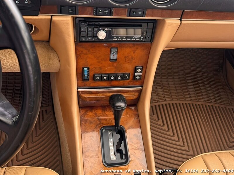 1986 Mercedes-Benz 560-Class 560 SL   - Photo 19 - Naples, FL 34104