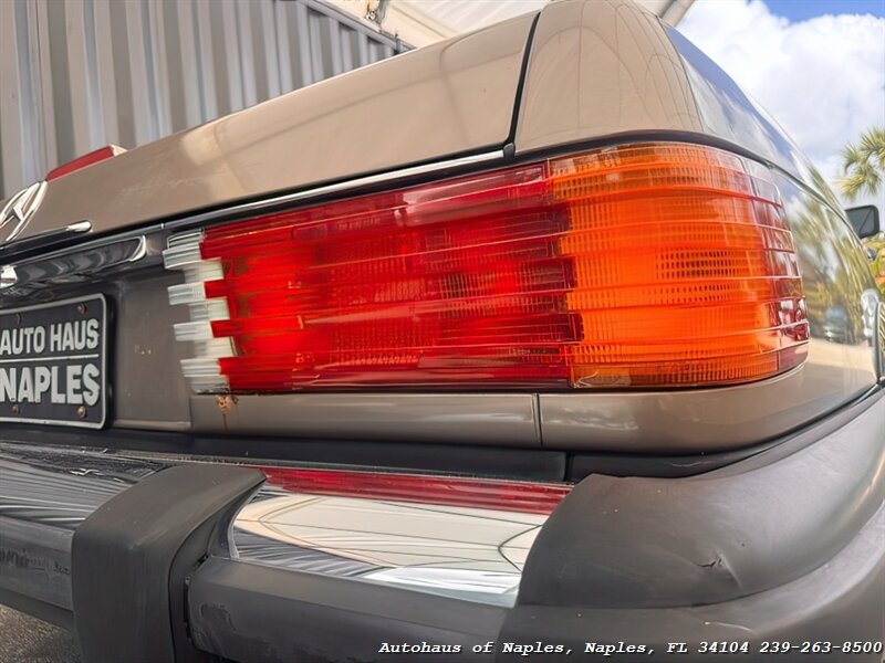 1986 Mercedes-Benz 560-Class 560 SL   - Photo 15 - Naples, FL 34104