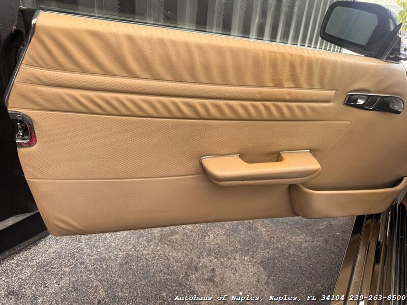 1986 Mercedes-Benz 560-Class 560 SL   - Photo 20 - Naples, FL 34104