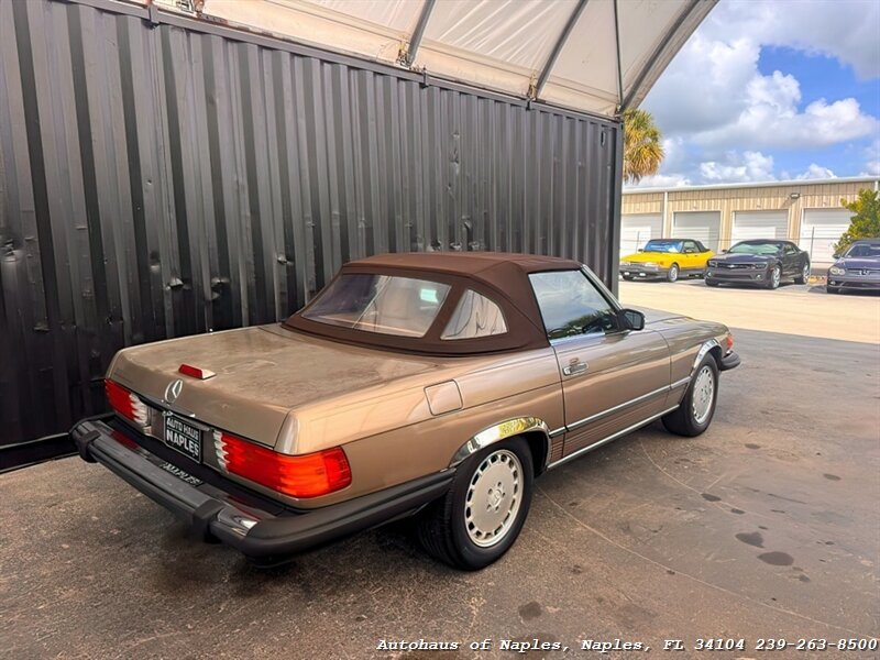 1986 Mercedes-Benz 560-Class 560 SL   - Photo 9 - Naples, FL 34104