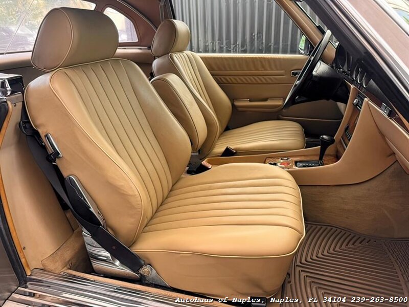 1986 Mercedes-Benz 560-Class 560 SL   - Photo 23 - Naples, FL 34104