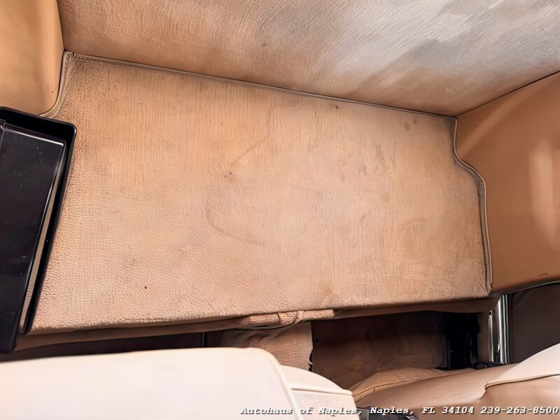 1986 Mercedes-Benz 560-Class 560 SL   - Photo 27 - Naples, FL 34104