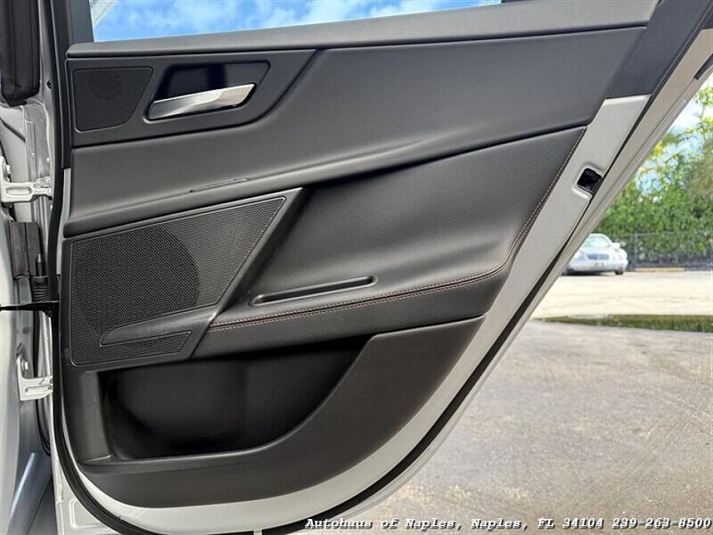 2018 Jaguar XE 25t Prestige   - Photo 36 - Naples, FL 34104