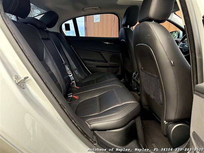 2018 Jaguar XE 25t Prestige   - Photo 34 - Naples, FL 34104