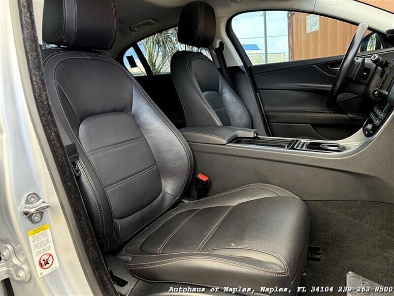 2018 Jaguar XE 25t Prestige   - Photo 31 - Naples, FL 34104