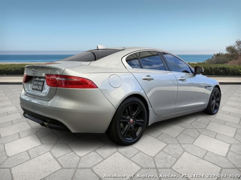 2018 Jaguar XE 25t Prestige - Photo 8 - Naples, FL 34104