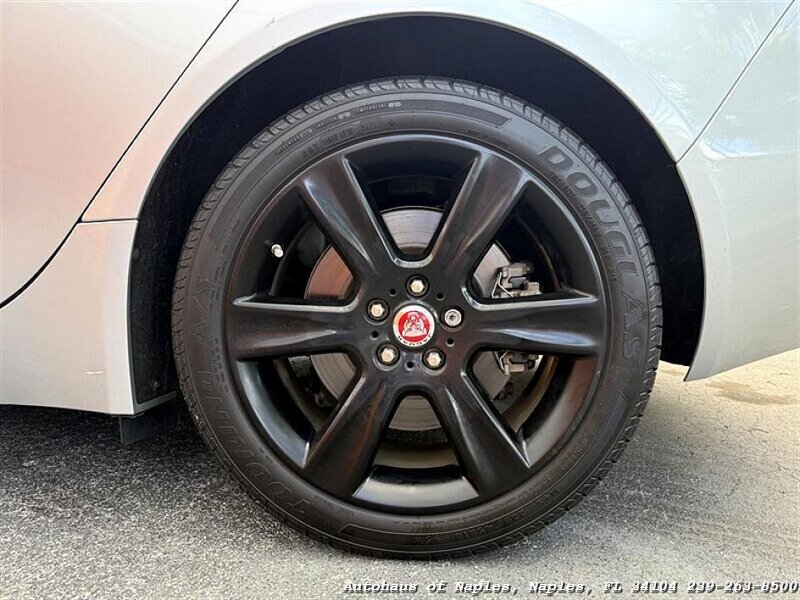 2018 Jaguar XE 25t Prestige   - Photo 13 - Naples, FL 34104