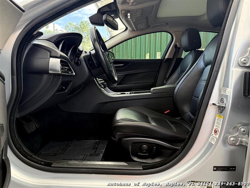 2018 Jaguar XE 25t Prestige   - Photo 22 - Naples, FL 34104
