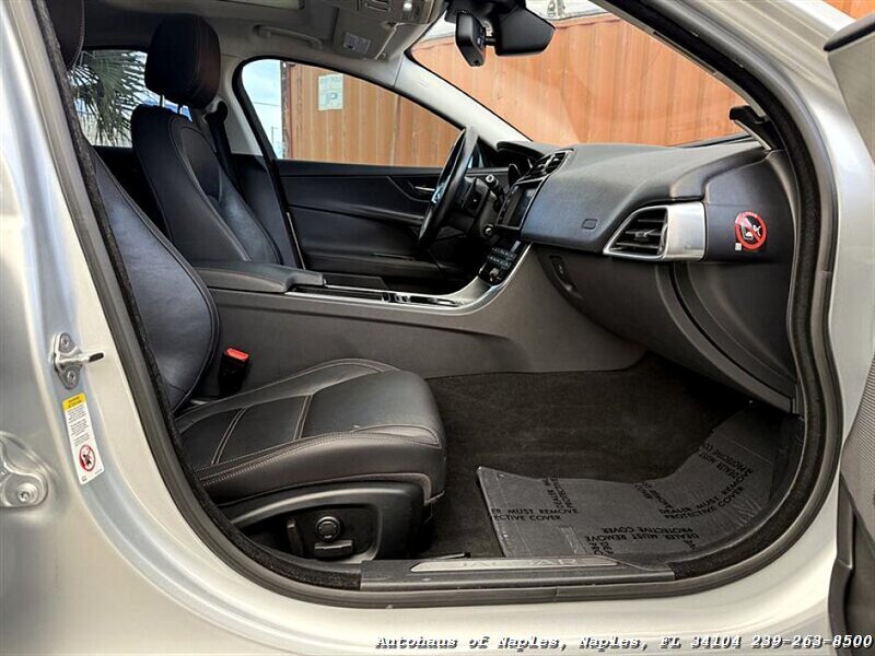 2018 Jaguar XE 25t Prestige   - Photo 30 - Naples, FL 34104