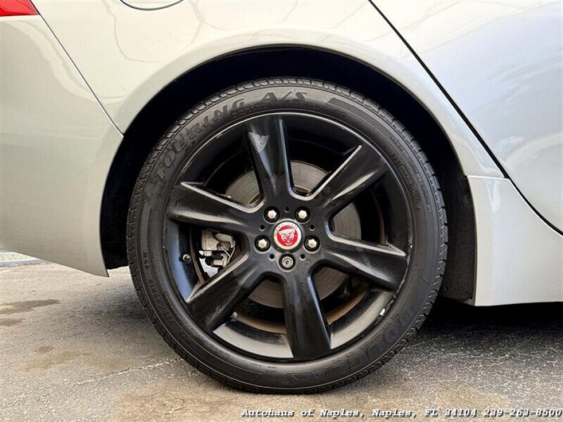 2018 Jaguar XE 25t Prestige   - Photo 10 - Naples, FL 34104