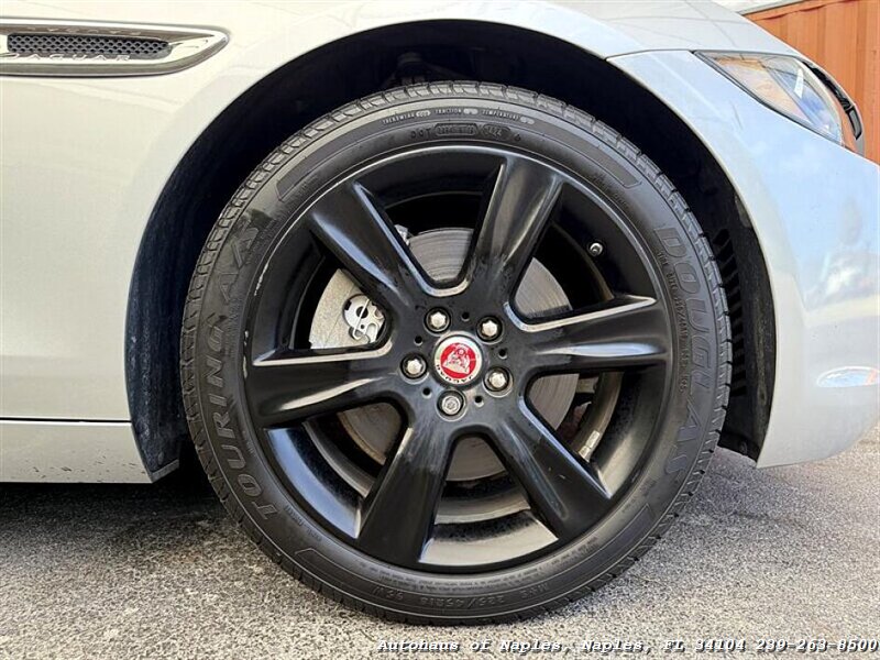 2018 Jaguar XE 25t Prestige   - Photo 11 - Naples, FL 34104