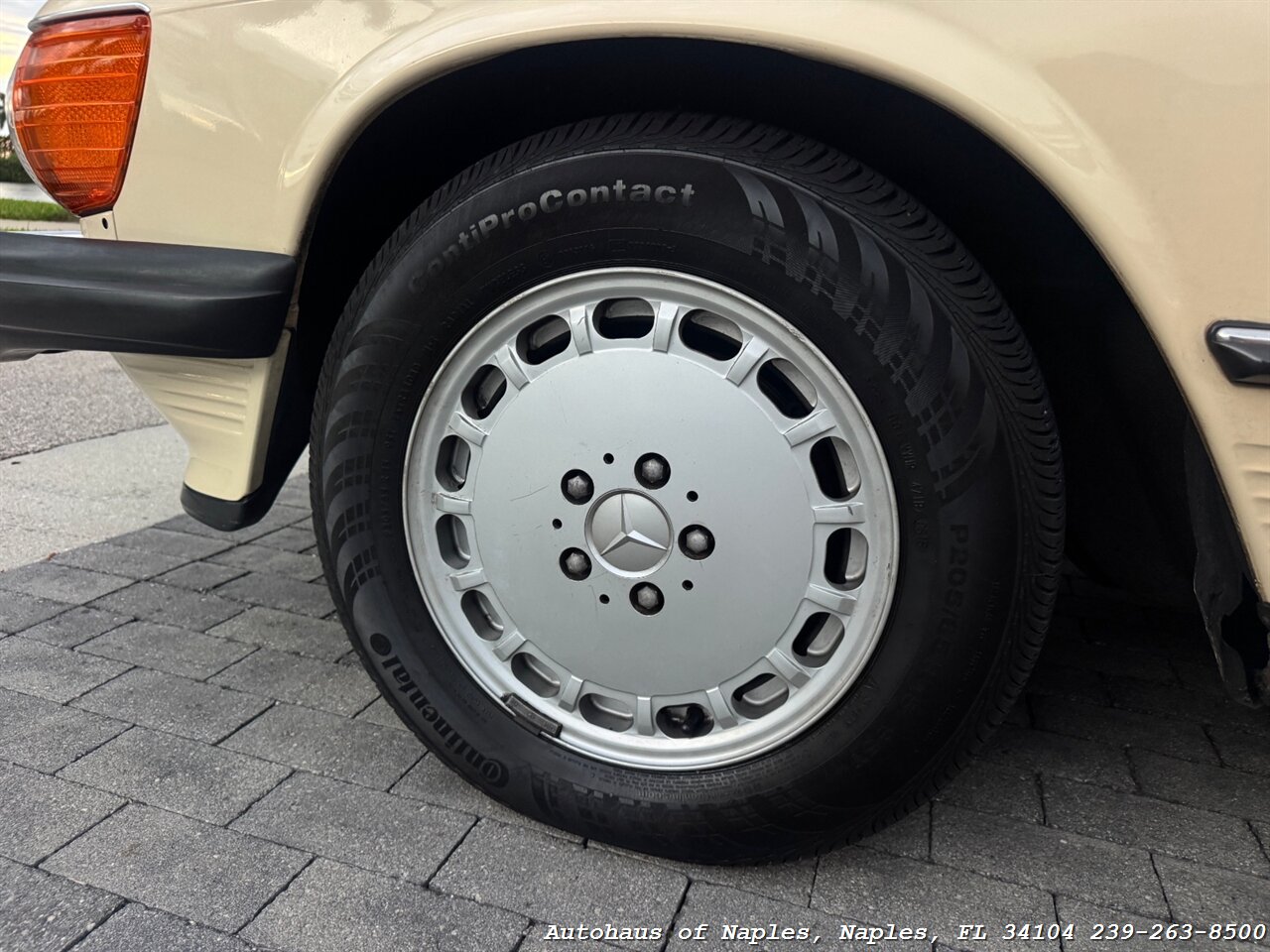 1988 Mercedes-Benz 560 SL - Photo 35 - Naples, FL 34104