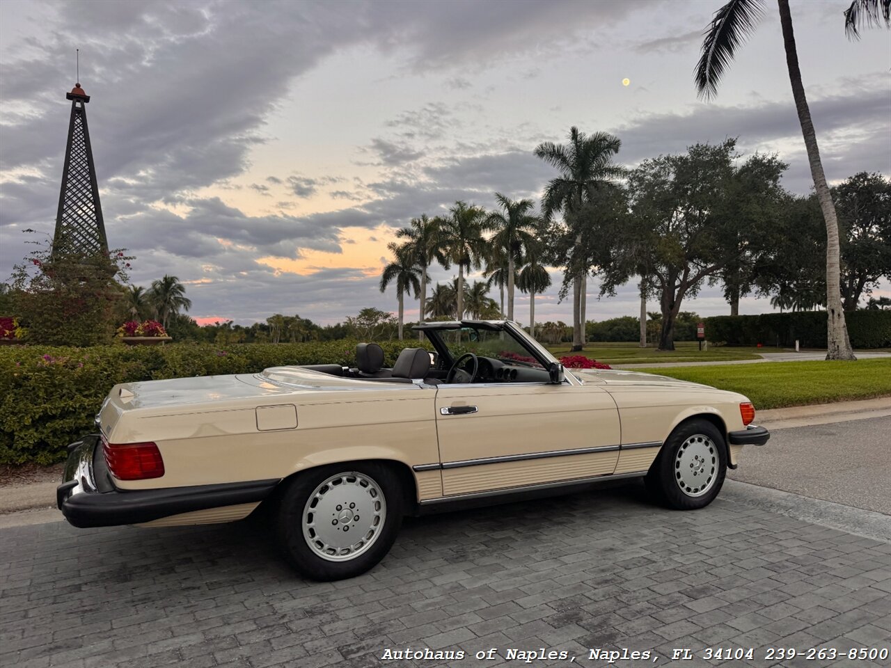 1988 Mercedes-Benz 560 SL - Photo 7 - Naples, FL 34104