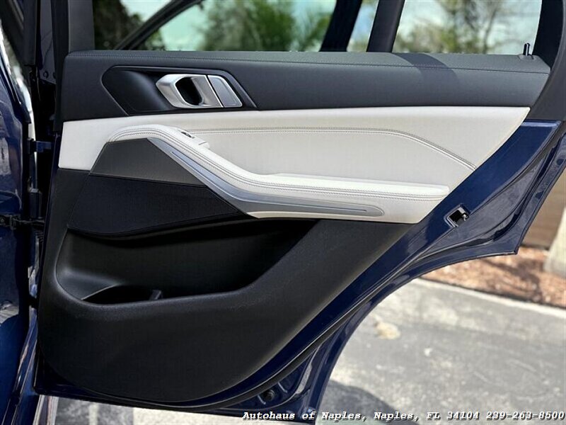 2022 BMW X5 sDrive40i - Photo 56 - Naples, FL 34104