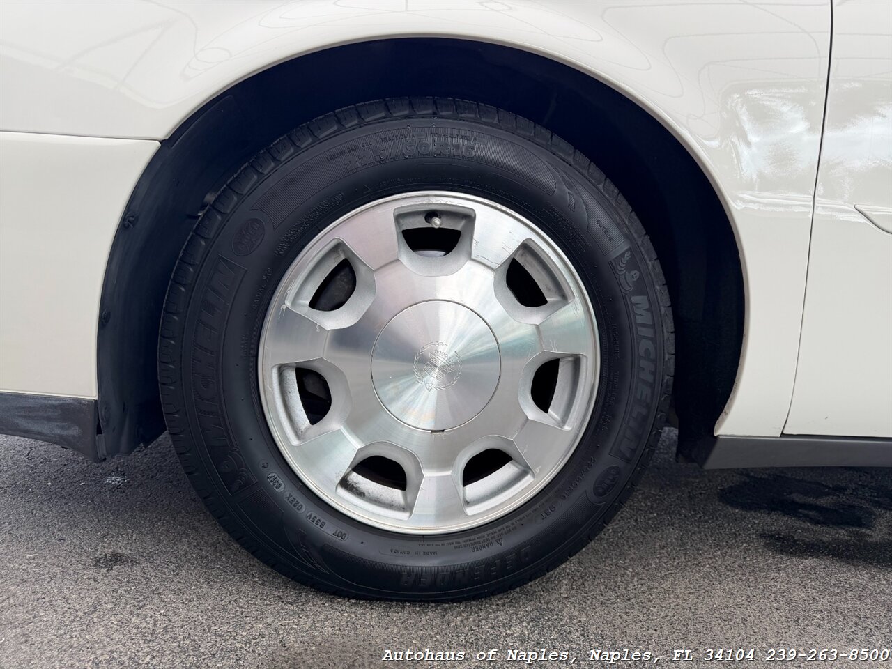 2001 Cadillac DeVille   - Photo 13 - Naples, FL 34104