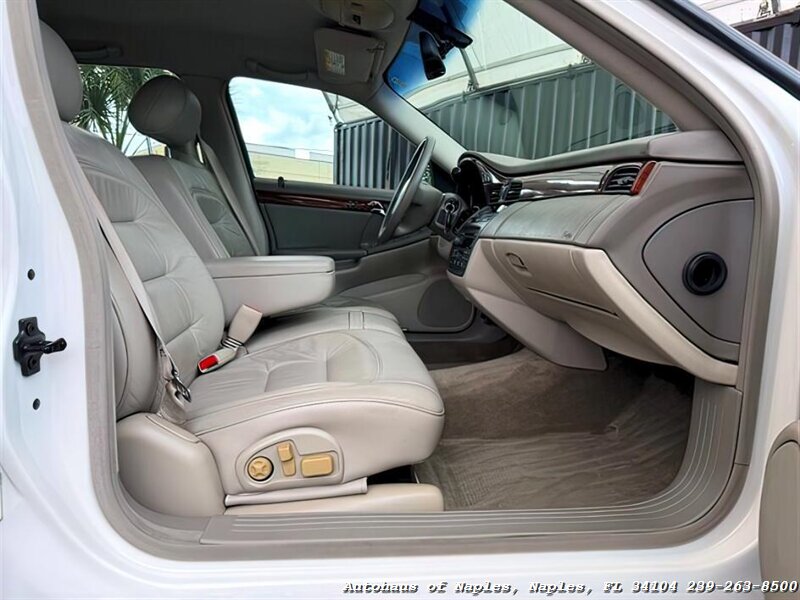 2001 Cadillac DeVille   - Photo 30 - Naples, FL 34104