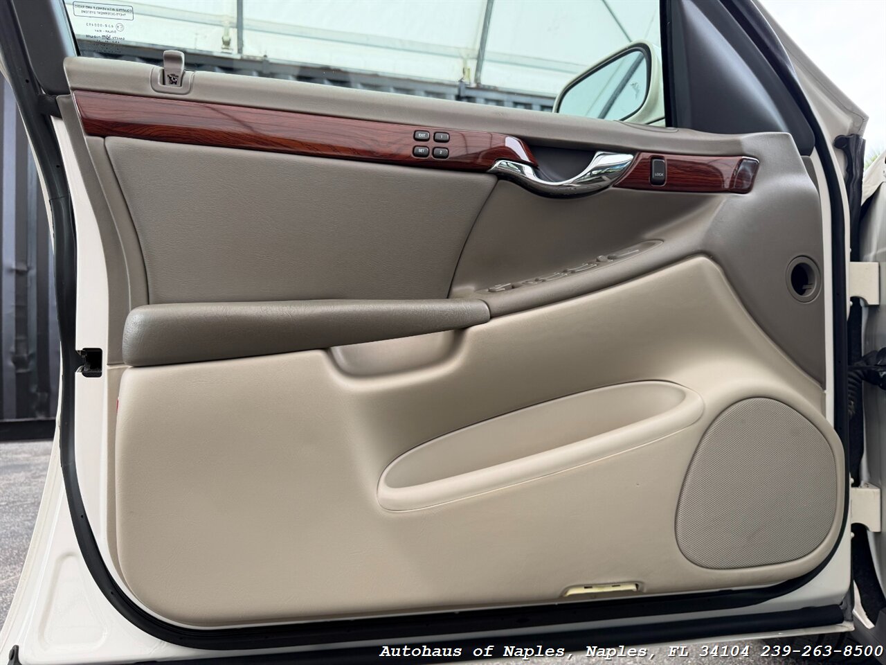 2001 Cadillac DeVille   - Photo 20 - Naples, FL 34104