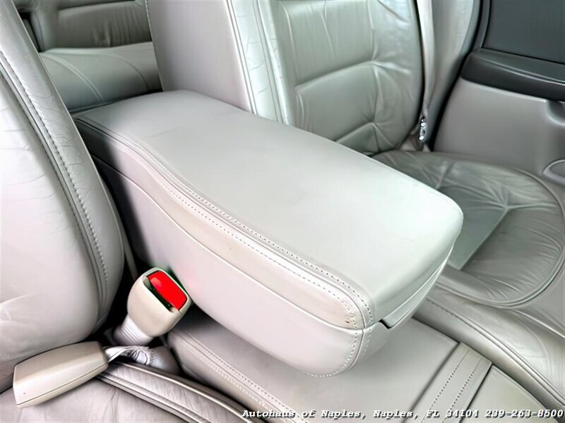 2001 Cadillac DeVille   - Photo 34 - Naples, FL 34104