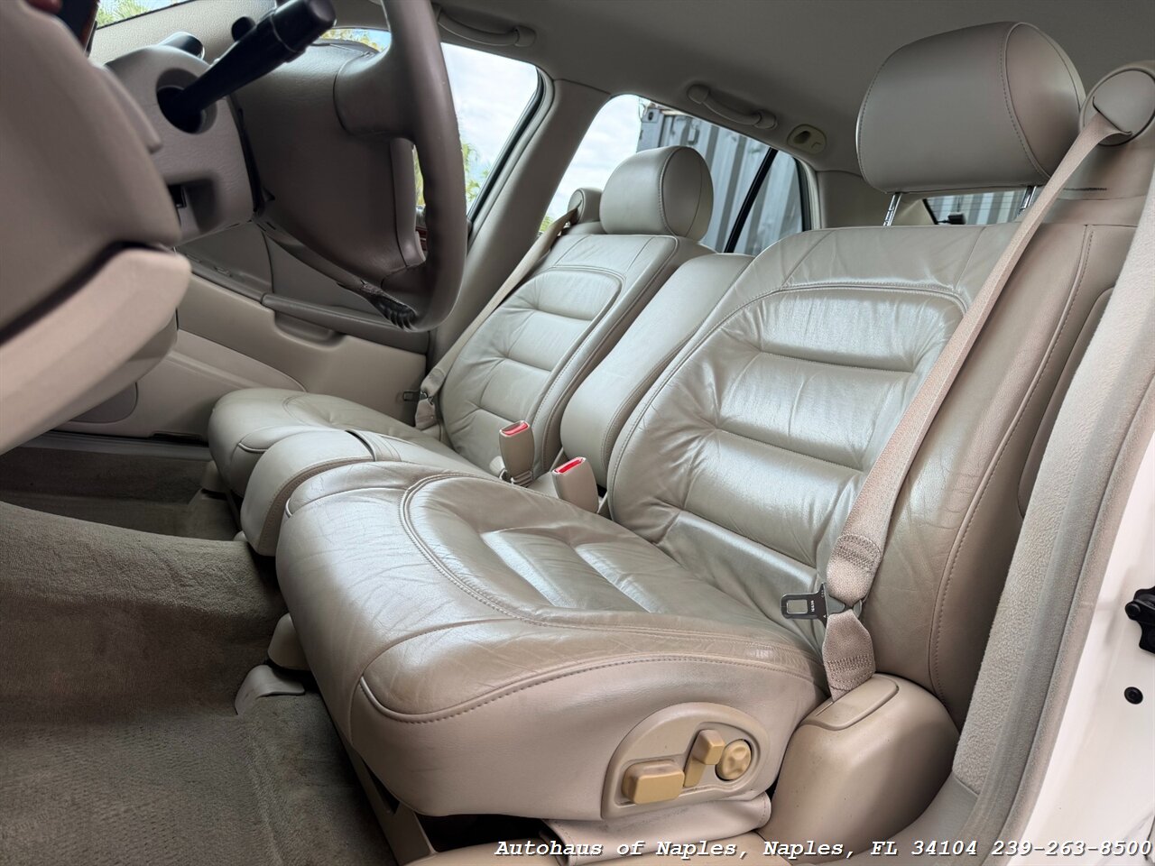 2001 Cadillac DeVille   - Photo 19 - Naples, FL 34104