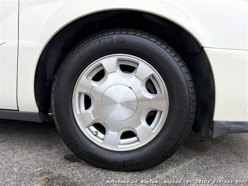 2001 Cadillac DeVille   - Photo 10 - Naples, FL 34104